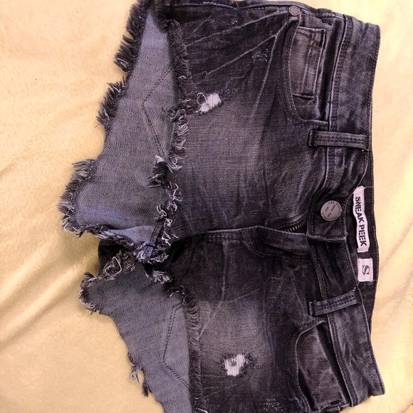 Sneak Peak grey jean shorts - Picture 2 of 2